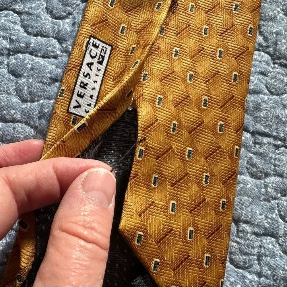Vintage Versace Tie Gianni Gold 58” x 4”